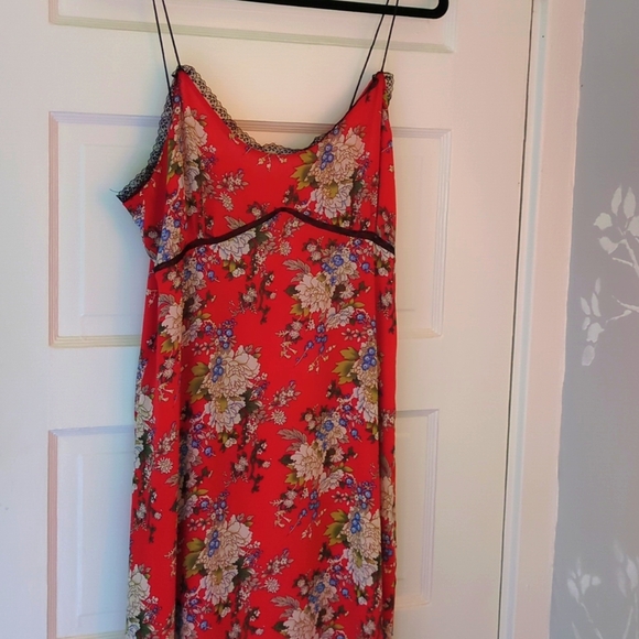 WYLDR Dresses & Skirts - Red dress below the knee